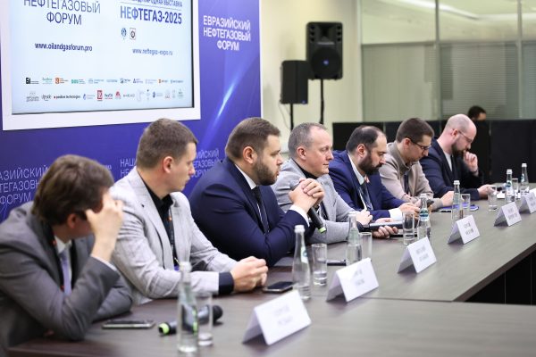 Евразийский нефтегазовый форум<br>(до 2025 г. – Национальный нефтегазовый форум) совместно с выставкой «Нефтегаз»